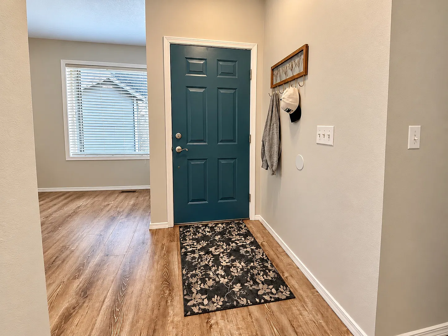3 bed, 1416 sqft, $2,450 — Photo 2