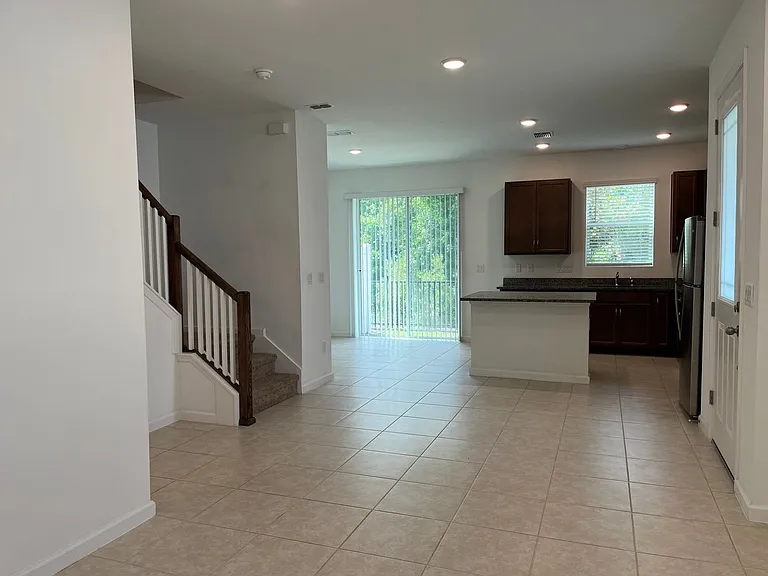 998 Spring Palms Loop — Photo 4