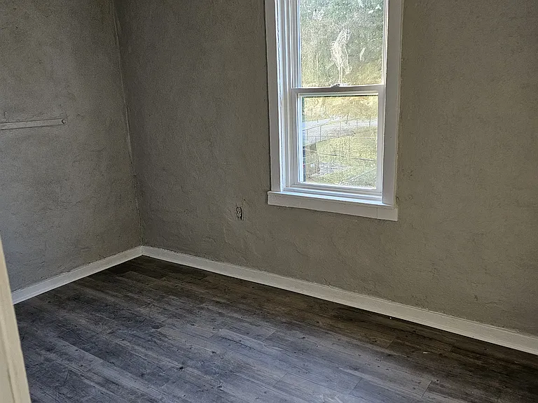 2708 Montgomery St — Photo 3