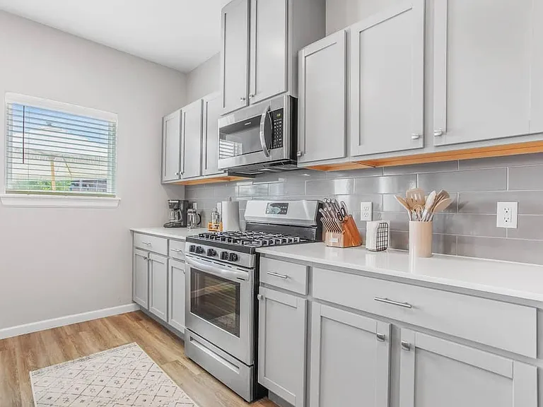 13517 Vinita Dr — Photo 7