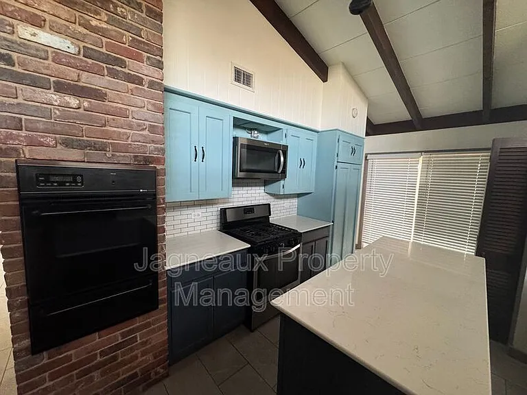 307 Allison Ln — Photo 13