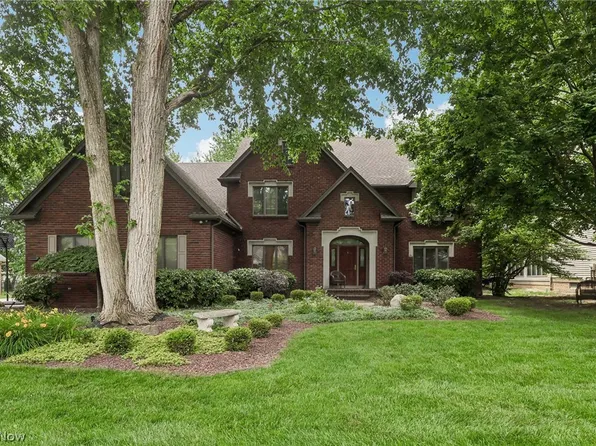 8615 Raintree Run, Poland, OH 44514