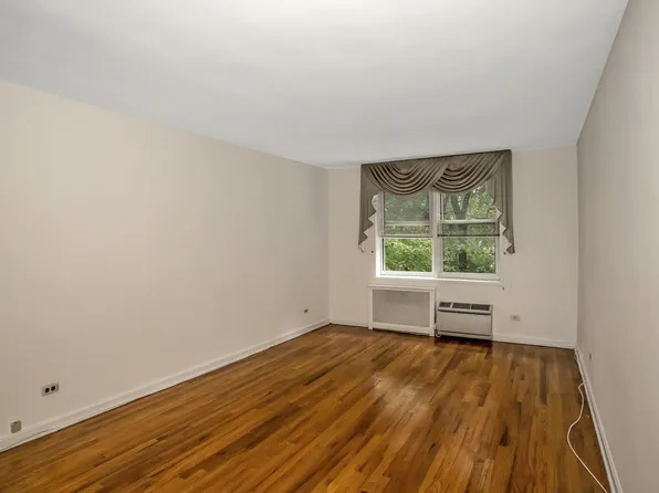 31-85 Crescent Street image 4 of 24