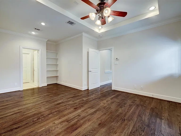 2401 Radcliffe St — Photo 3