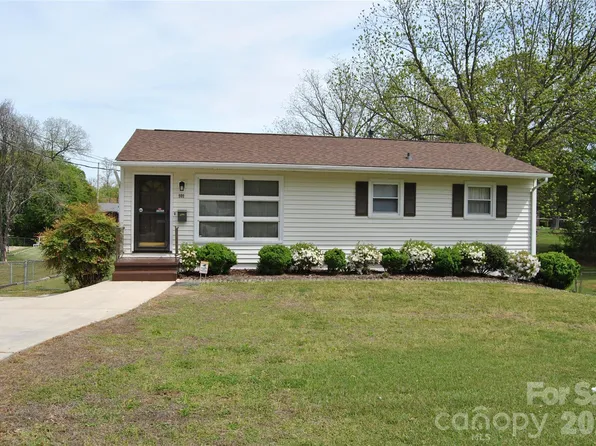 909 Timberlane Dr, Mount Holly, NC 28120