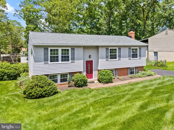 9366 Fernwood Ct, Manassas, VA 20110