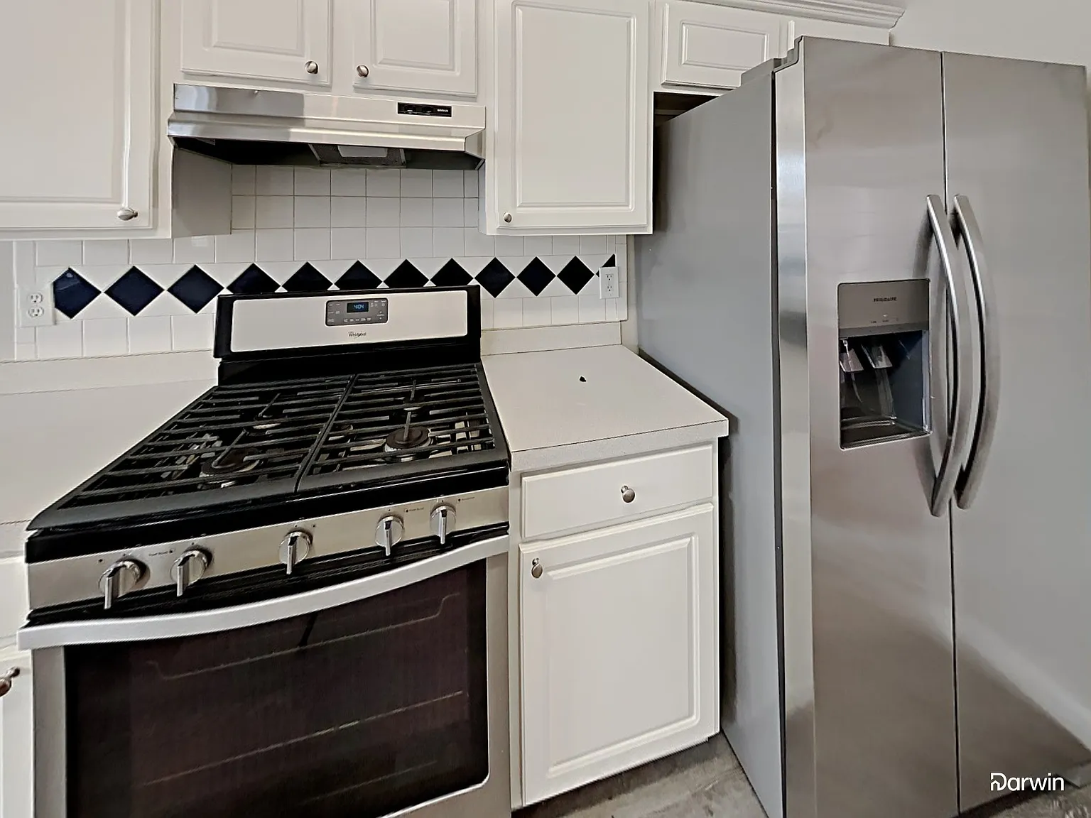 4 bed, 2.5 bath, 2758 sqft, $2,780 — Photo 2