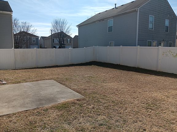 Spacious- Fully Enclosed Back Yard