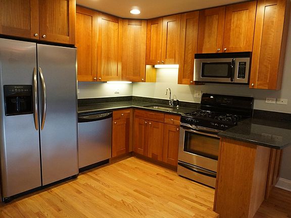 4th image of 2036 N Larrabee St APT 8203