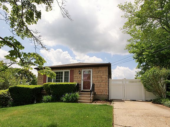 2nd image of 6 Oneida Ave