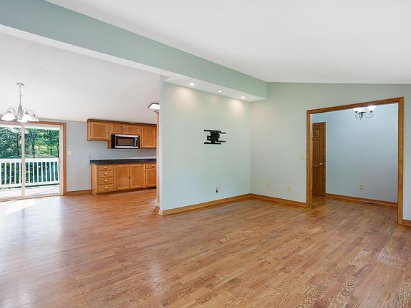 4th image of 3019 White House Rd