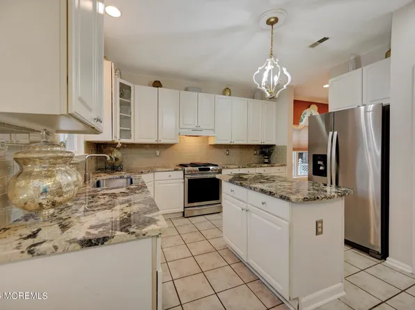 21 Chiswick Court, Jackson, NJ 08527