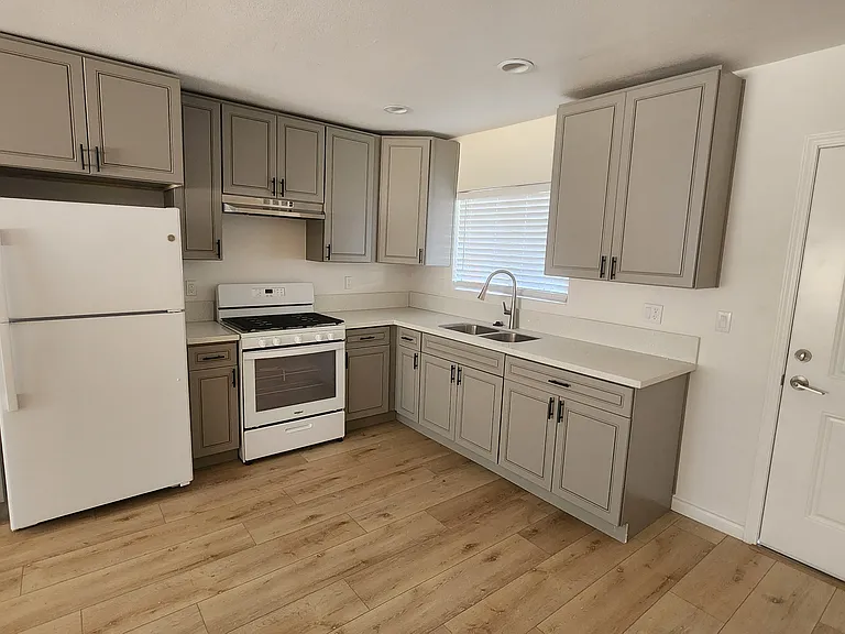 143 W Guinida Ln #9 — Photo 3