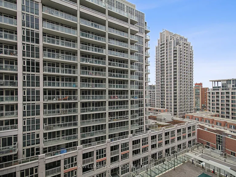 35 Bastion St #1120 — Photo 23