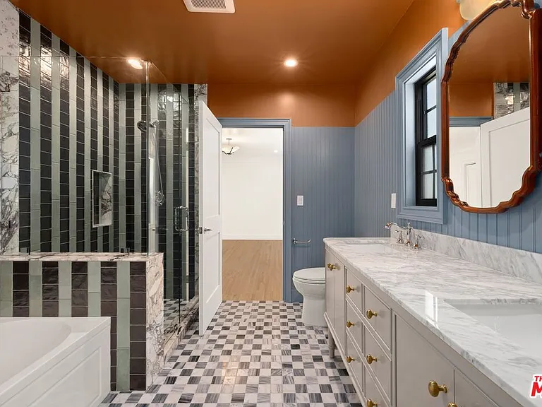 211 S Formosa Ave — Photo 17