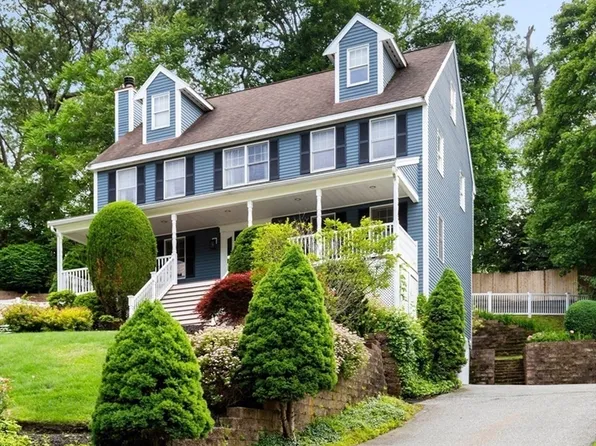 5 Memory Ln, Wakefield, MA 01880