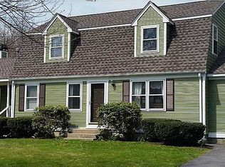 75 Candy Apple Ln, Saunderstown, RI 02874