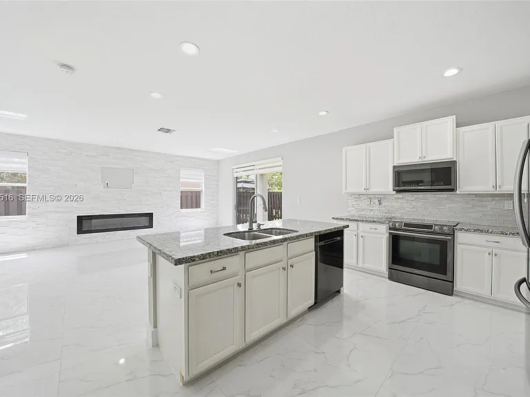 4107 NE 20th St — Photo 5