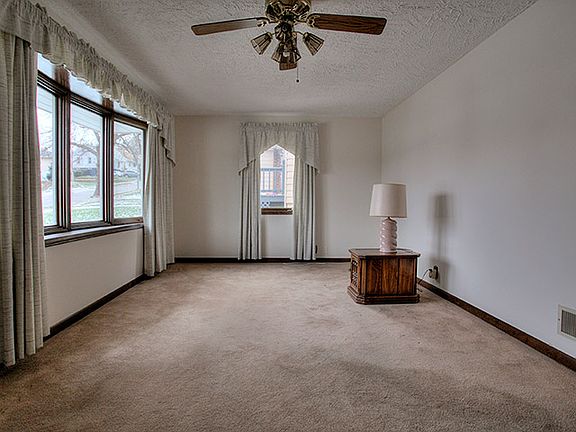 5th image of 1920 S 49th Ave