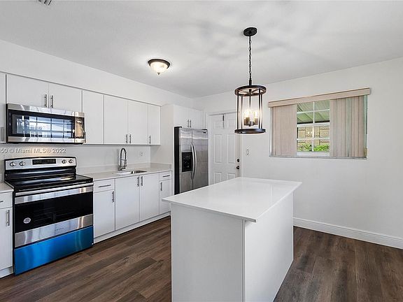 4th image of 2906 NW 13th St #2908