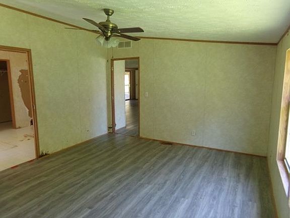 2nd image of 154 Red Barn Rd