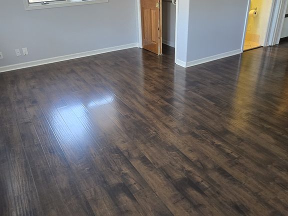 2nd image of 313 W Wynnwood Dr