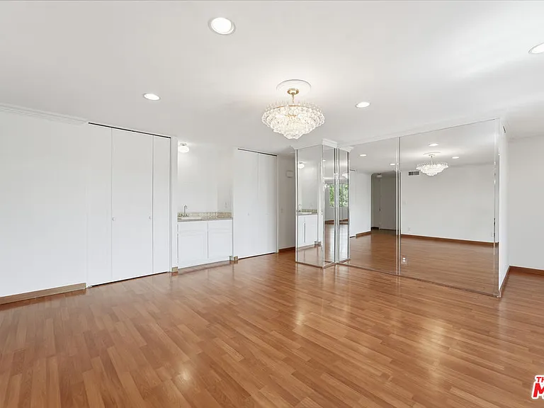 100 S Doheny Dr #213 — Photo 26