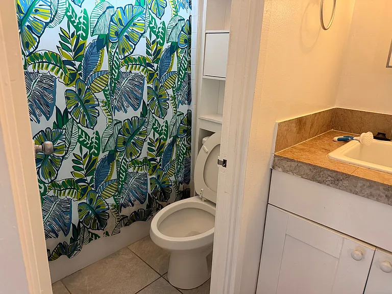 Waikiki Whale Watcher Apartments — Photo 15