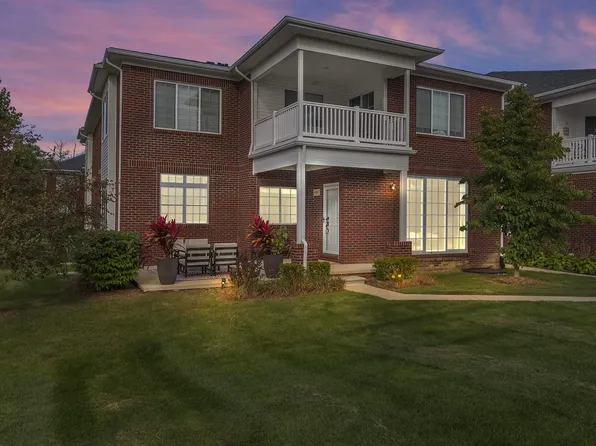 6997 Boulder Pointe Dr, Washington, MI 48094