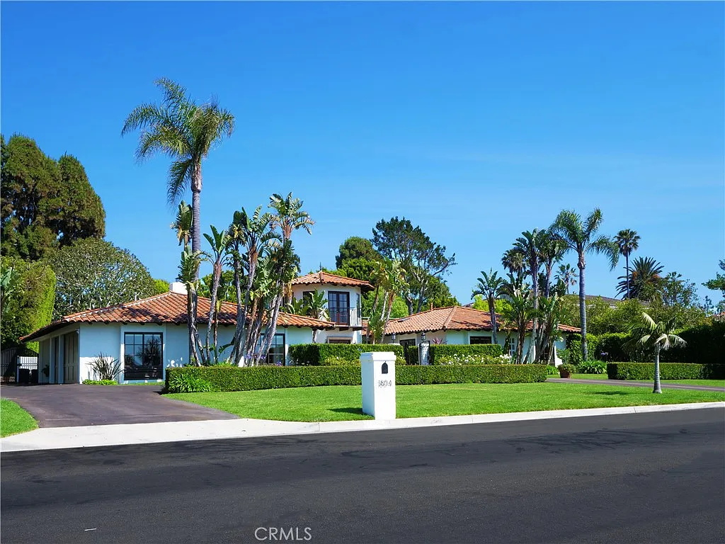 5 bed, 3696 sqft, $14,500 — Photo 2