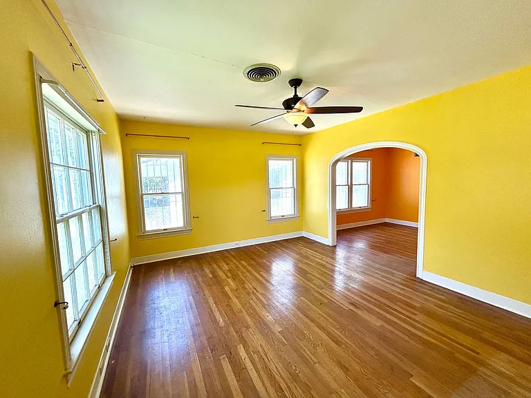 1627 Schley Ave — Photo 5