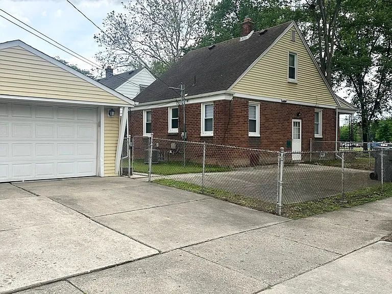 18740 Carlysle St — Photo 2