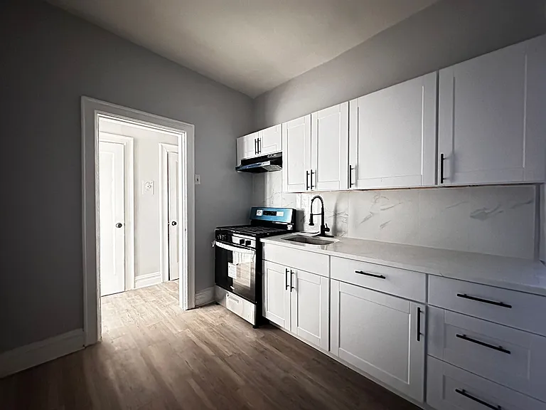 319 Summit Ave #5 — Photo 3