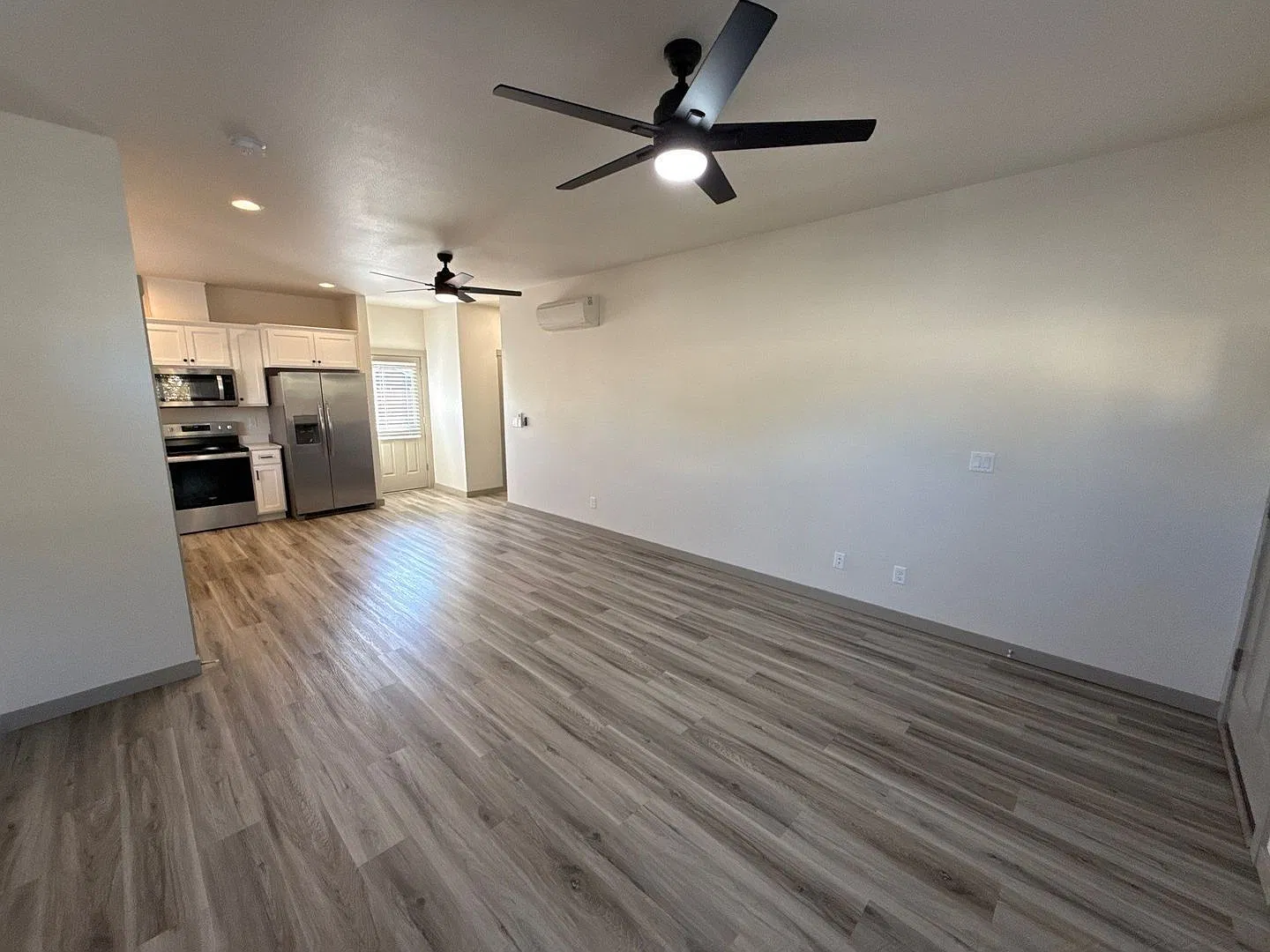 3 bed, 2.5 bath, 1199 sqft, $2,395 — Photo 3