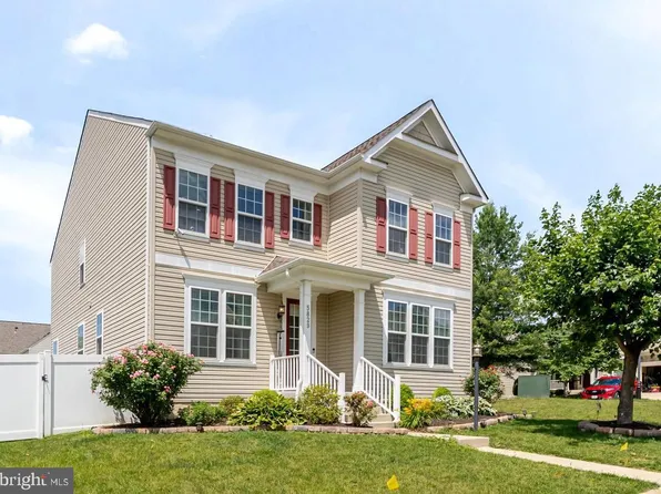 5829 Amanda Rose Ln, Woodbridge, VA 22193