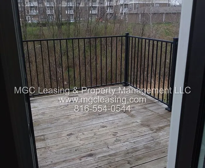 9324 N Main St — Photo 21