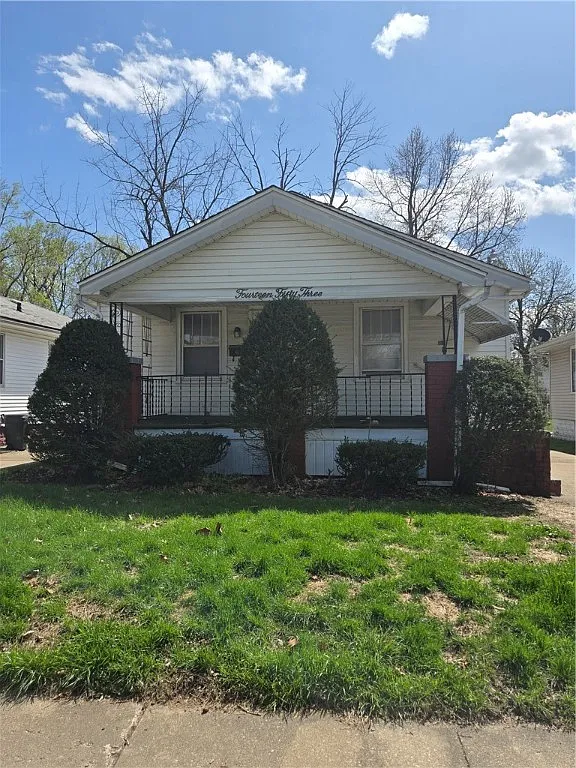 1453 E Division St photo 1