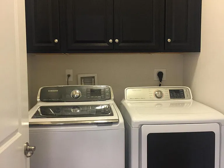 401 Gladstone Ct — Photo 17