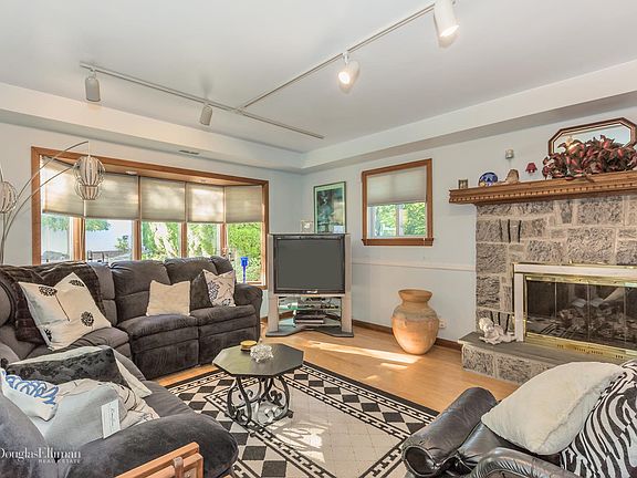 5th image of 8 Boxwood Ct