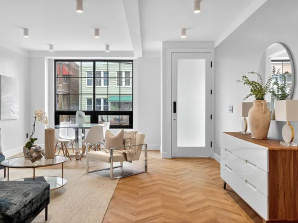 31 Bayview Avenue image 5 of 37