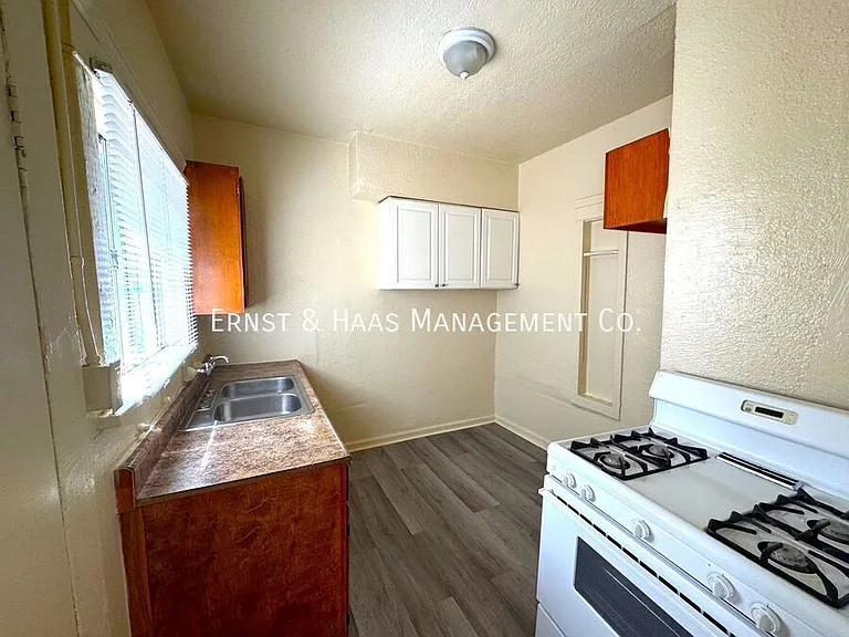 847 Cerritos Ave #6 — Photo 6