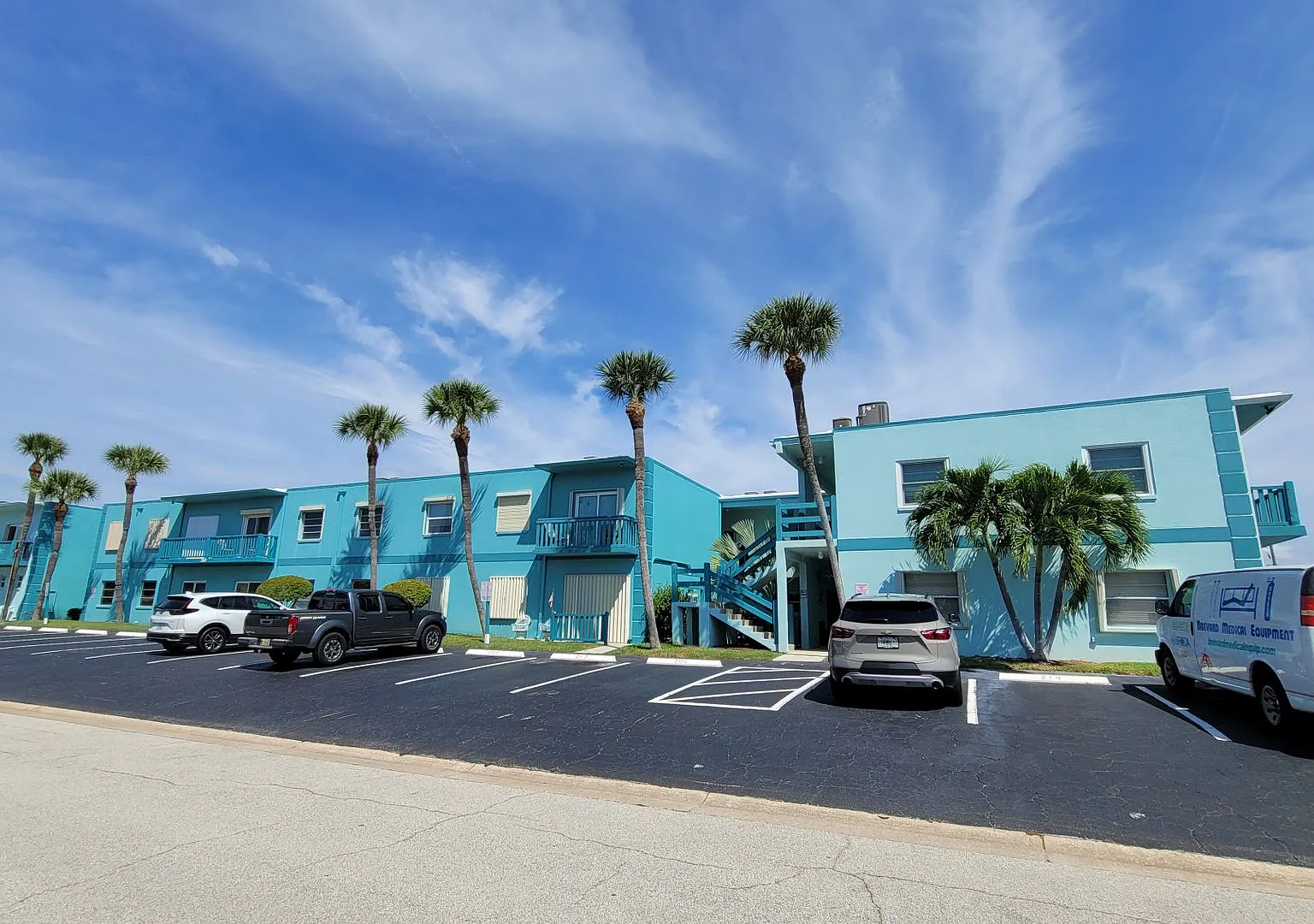 Cozy Beachside Condo in Cape Canaveral Including pool, basic cable, and water. — Photo 1