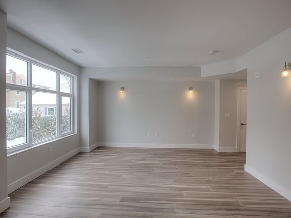 5th image of 27 Jefferson St #U204