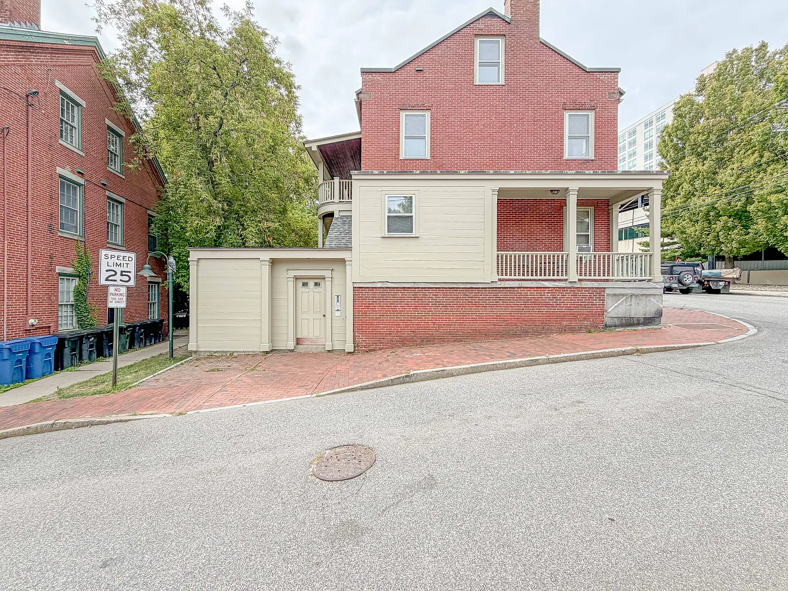 1 bed, 634 sqft, $1,740 — Photo 2