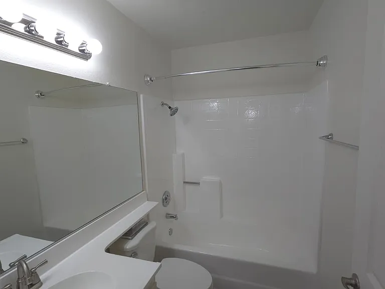 Portofino Apartments — Photo 22