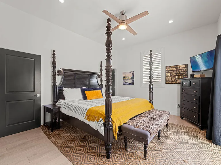 13730 Community St — Photo 43