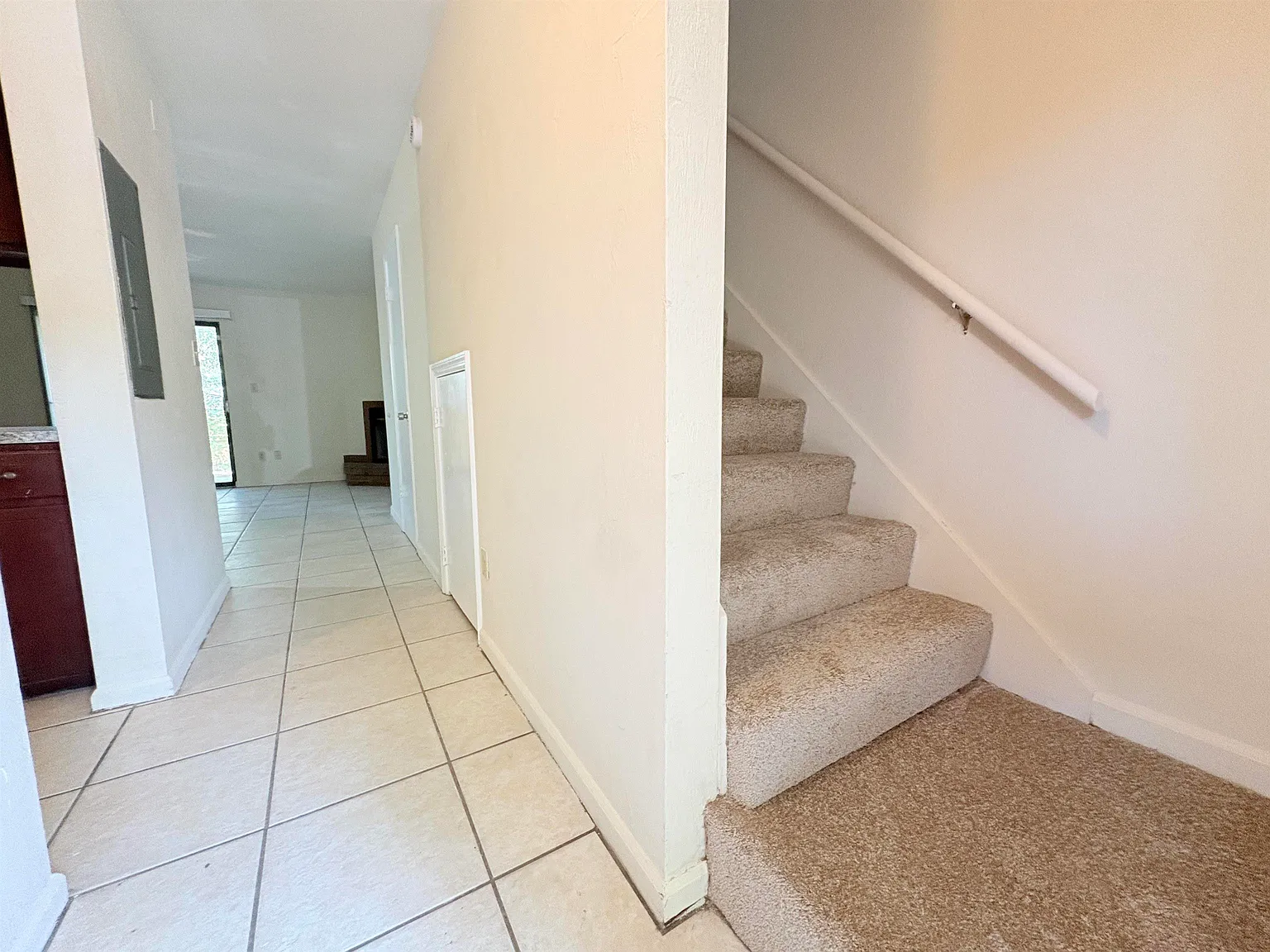 2 bed, 900 sqft, $1,150 — Photo 2