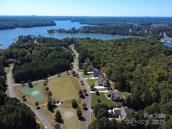 2nd image of 3124 Ashwood Park Dr