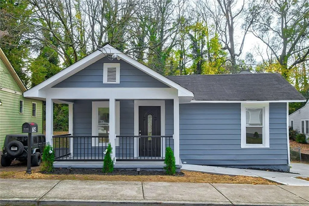 3 bed, 2.0 bath, 1008 sqft, $2,800 — Photo 2