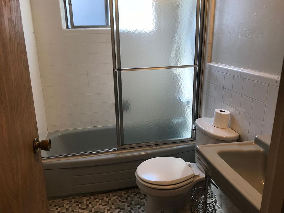 2nd image of 2550 Golden Gate Ave APT 1